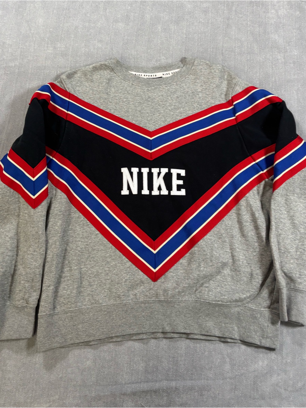 Nike Colorblock Chevron Sweatshirt Gray Red Blue Crewneck Pullover Women’s Ath